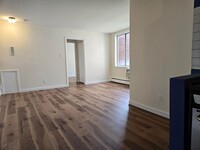 Building Photo - Cozy 1 Bed 1 Bath Condo With Parking In Br...