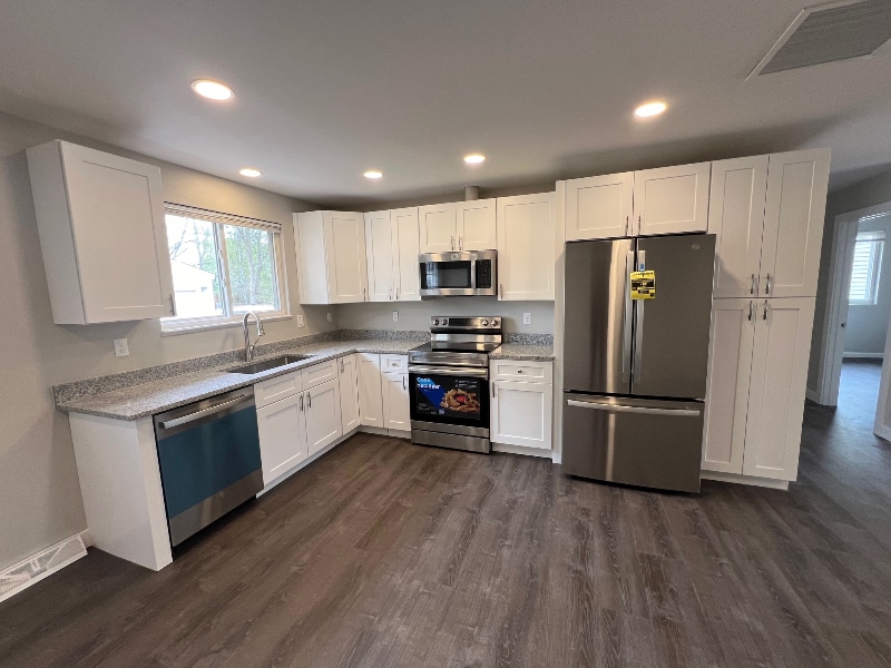 Building Photo - 425 S Oak St