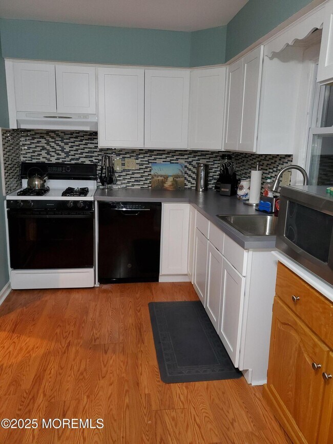 Building Photo - 411 Woodland Ave