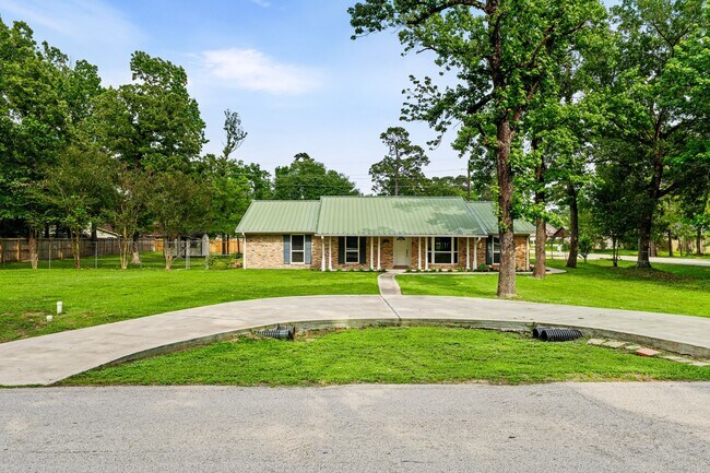 Building Photo - 25802 Maplewood Dr