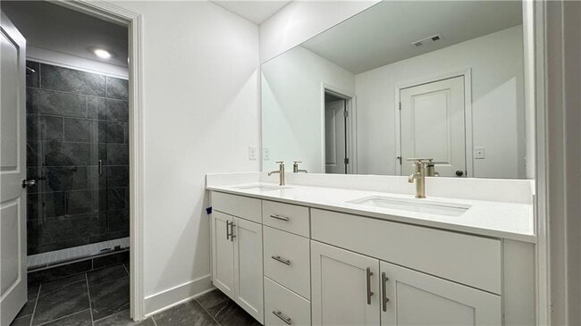 Building Photo - 813 Atkins Ln