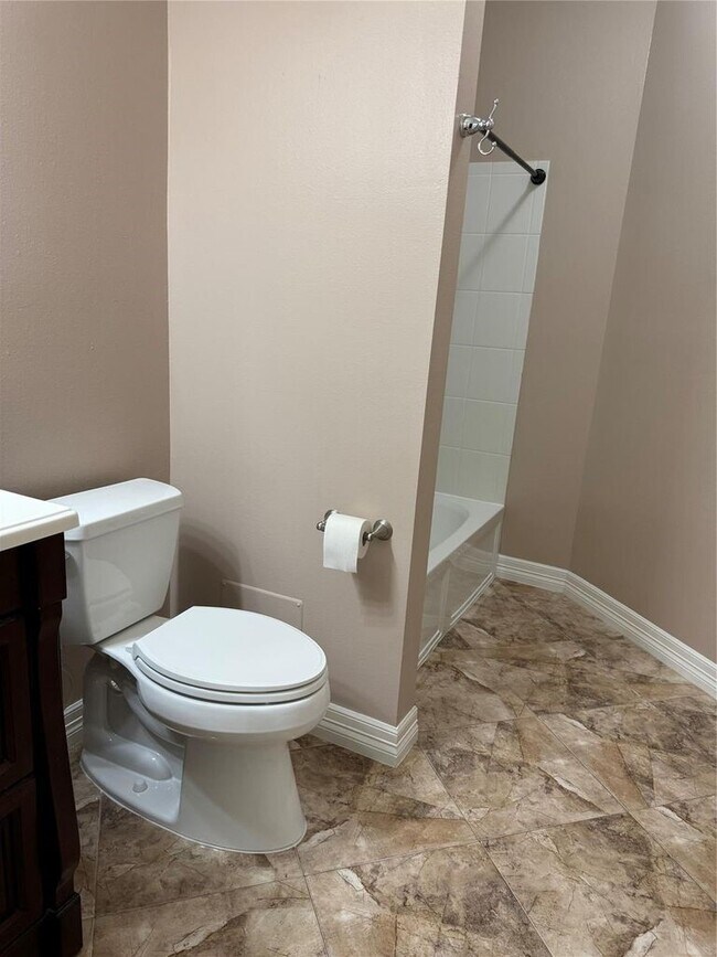 Building Photo - 15930 Hidden Crest Dr