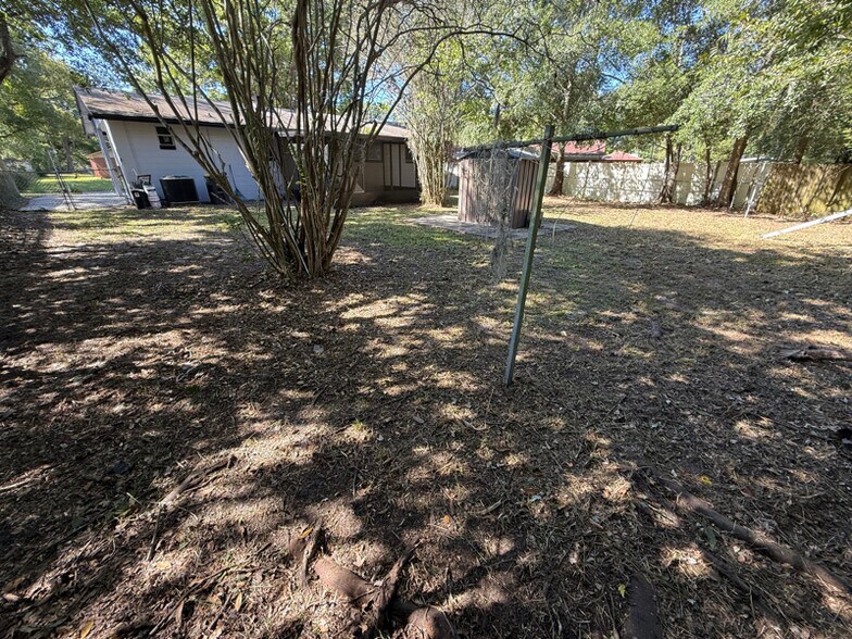 Building Photo - 5253 Kylan Dr N