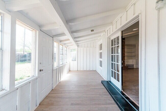 Building Photo - 2114 56th St