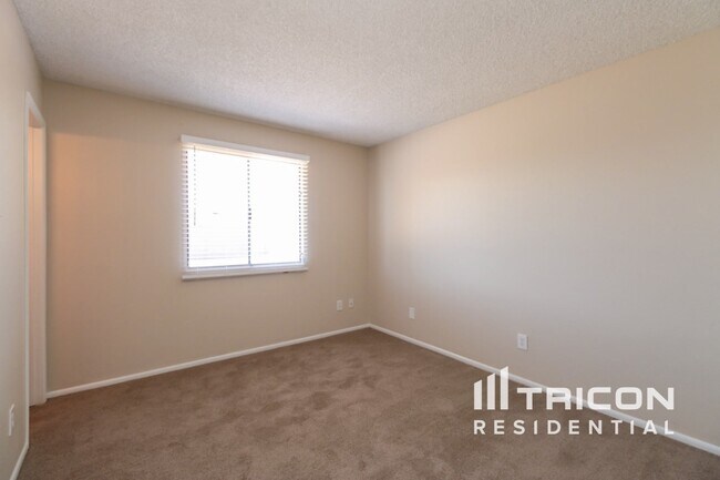 Building Photo - 18040 N 20th Ave