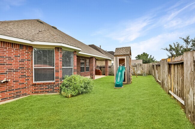 Building Photo - 18123 Quarry Vale Dr