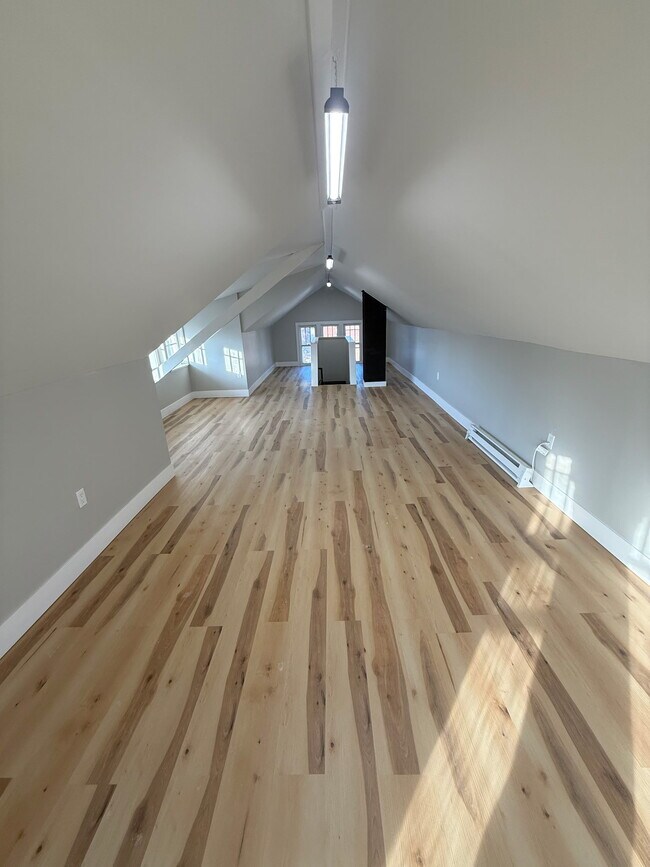 Building Photo - 533 Fairwood Ave