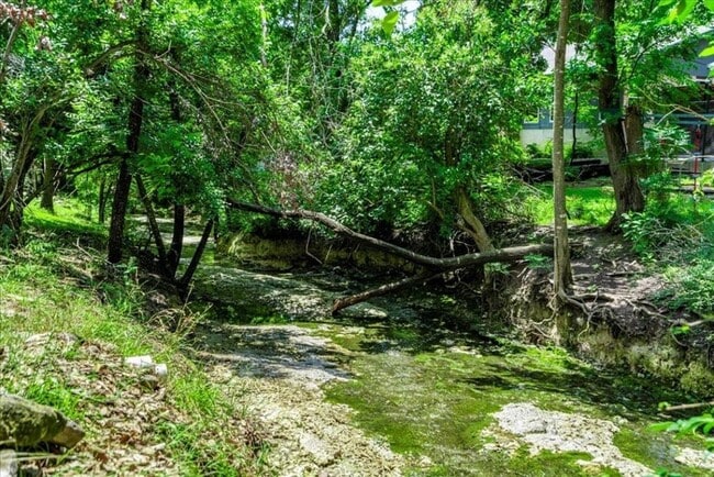 Building Photo - 7001 Danwood Dr