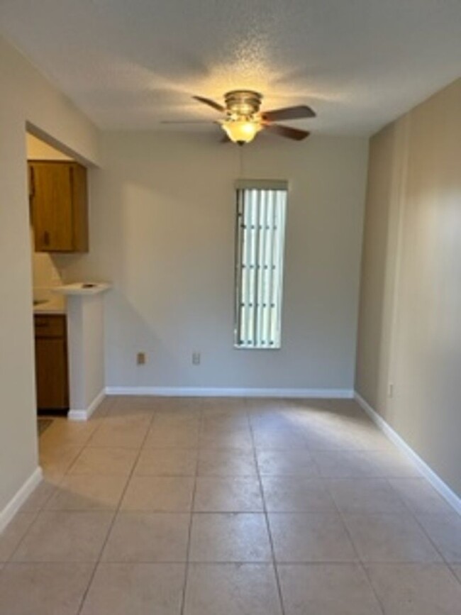 Building Photo - Beautiful Ground Floor 1 Bedroom Condo in ...