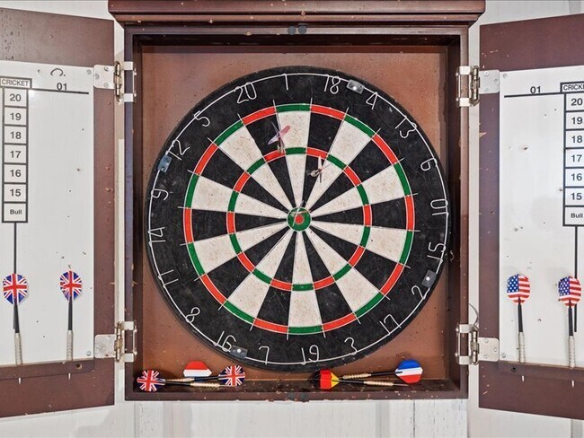 Building Photo - 14975 River Rd