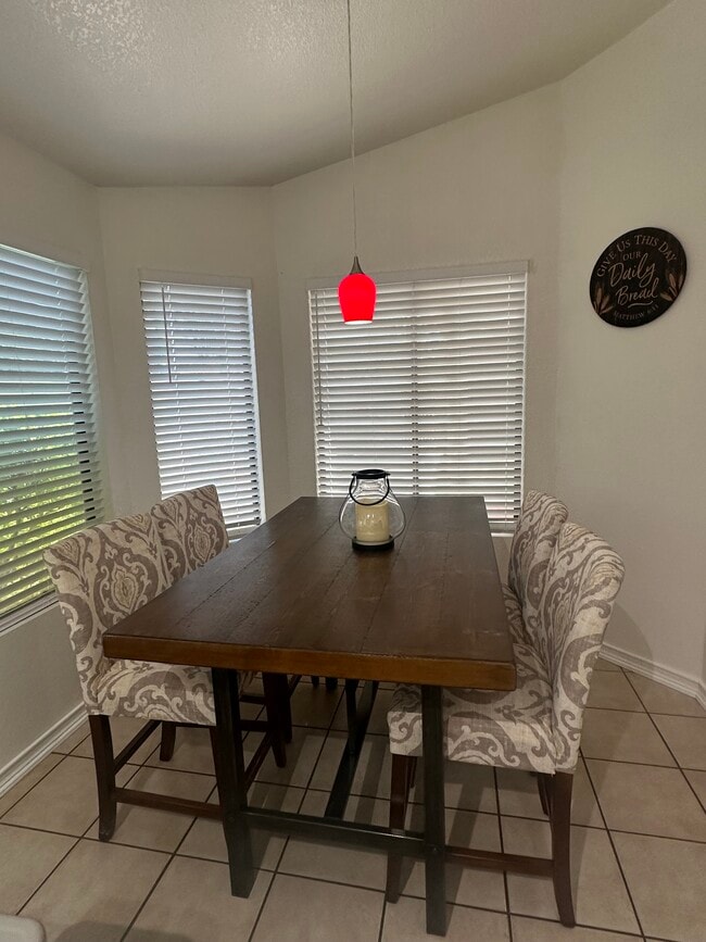 Building Photo - 10938 W Poinsettia Dr