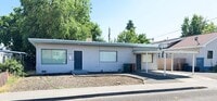 Building Photo - Welcome to this Charming 3 bedroom, 2 bath...