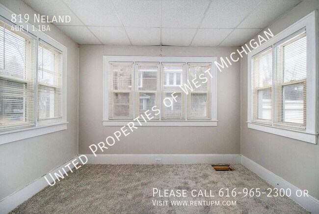 Building Photo - 819 Neland-