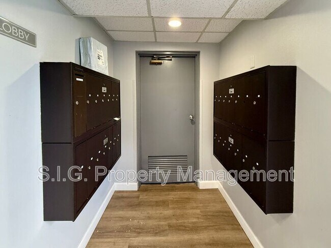 Building Photo - 4500 Laurel Canyon Blvd