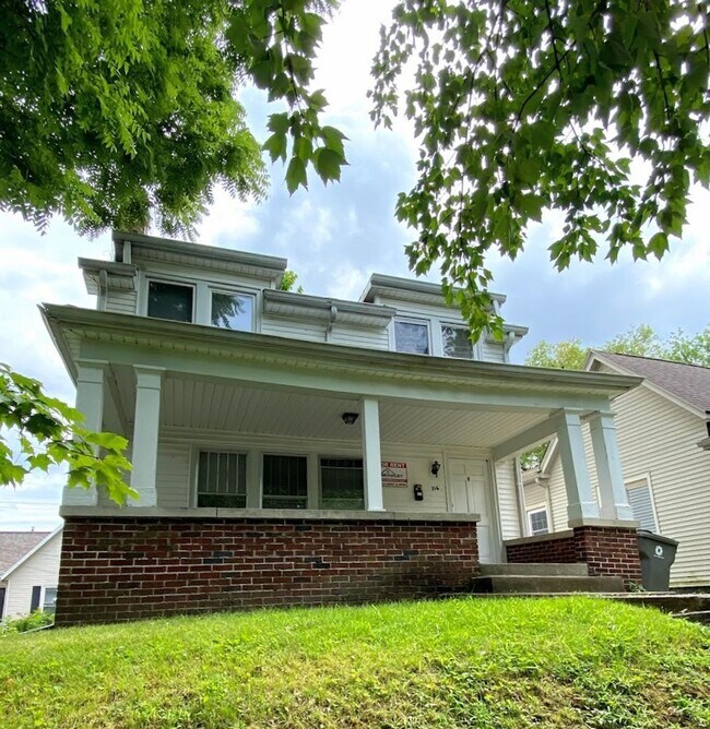 Building Photo - 316 E 7th St