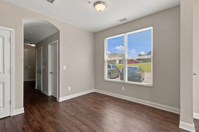 Building Photo - 2065 Newark Ln