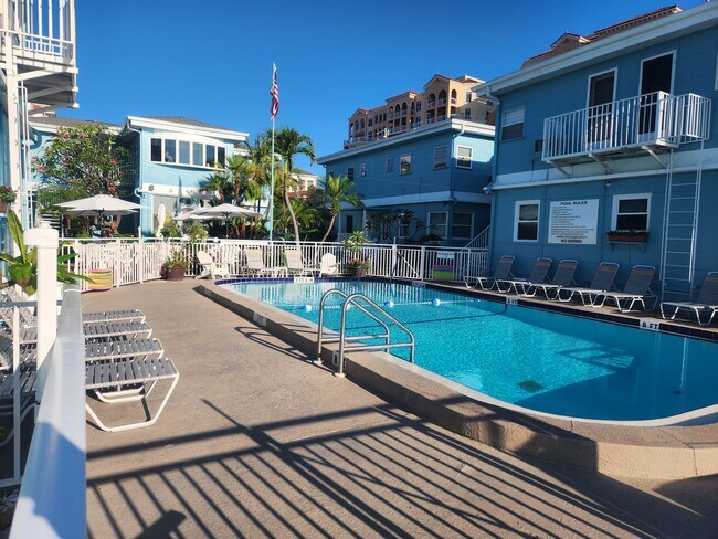 Building Photo - 483 E Shore Dr