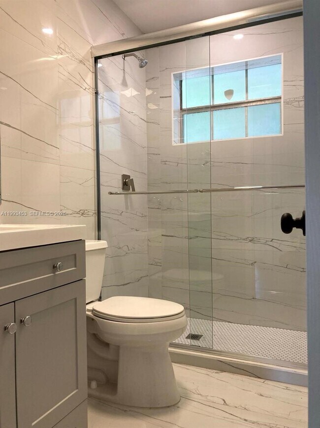 Building Photo - 1002 NE 119th St