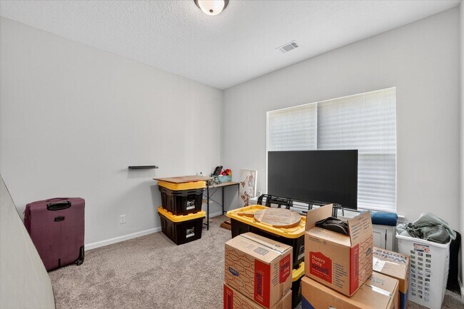 Building Photo - AVAILABLE MAY 2026  [PET FRIENDLY]