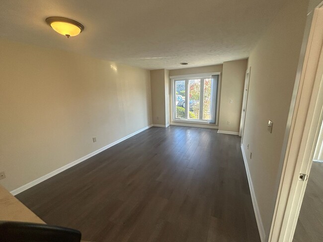 Building Photo - 4711 Cobblestone Drive, Unit E1