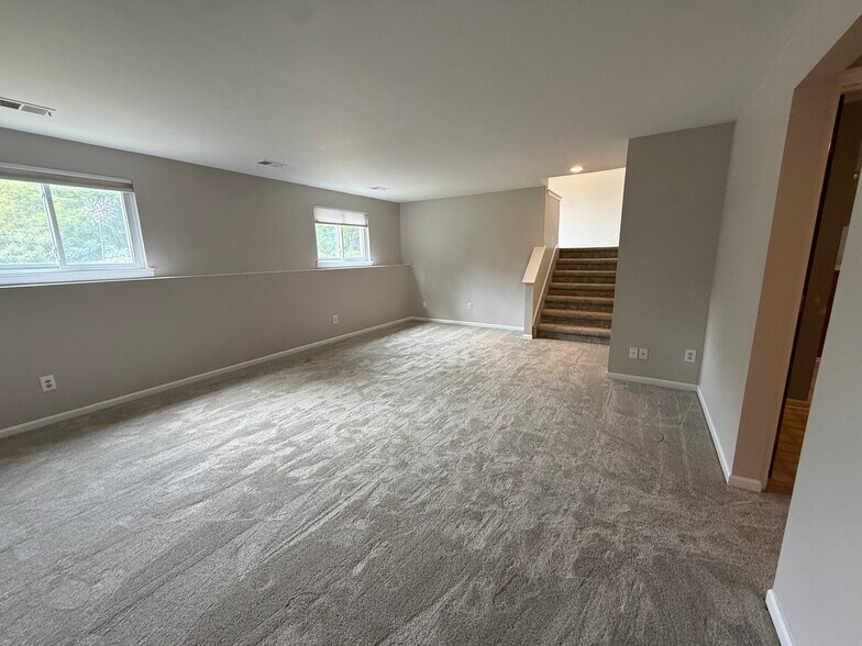 Building Photo - 61407 Dean Dr