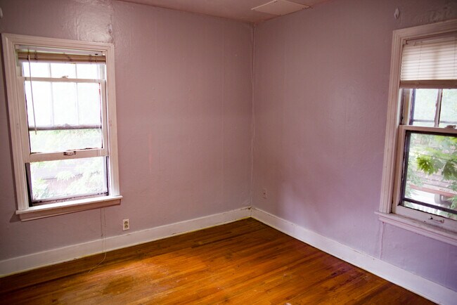 Building Photo - 1054 24th Ave SE