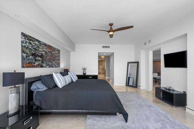 Building Photo - 333 Las Olas Way