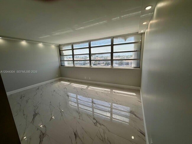Building Photo - 1400 S Ocean Dr