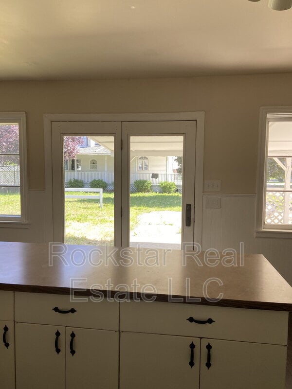 Building Photo - 4235.5 E Hartson Ave