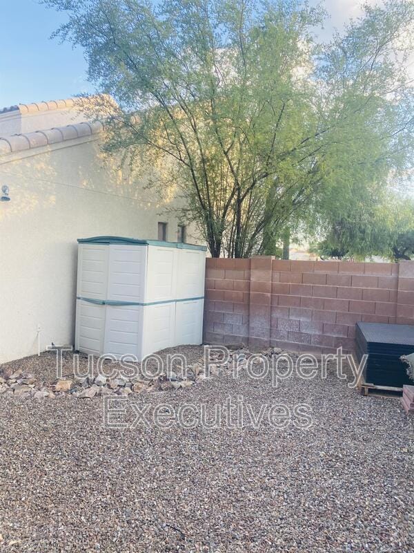 Building Photo - 9599 N Crestone Dr