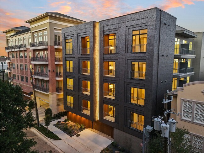 Building Photo - 170 Malone St