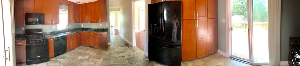 Kitchen - 172 Highland Ave