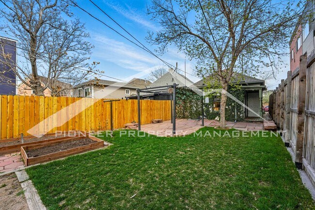Building Photo - 3415 Arapahoe St