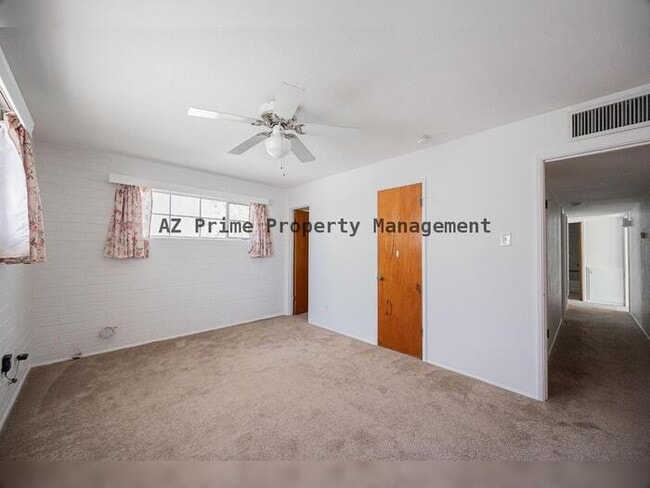 Building Photo - 530 W 15th St