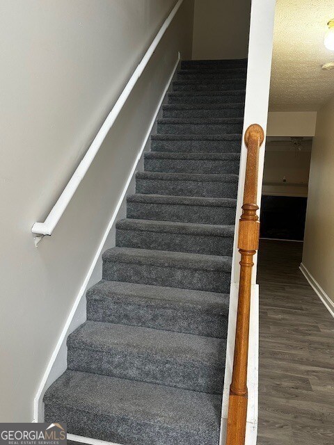 Building Photo - 5675 Hampton Ct