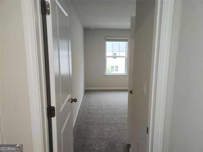 Building Photo - 235 Vly Oak Dr