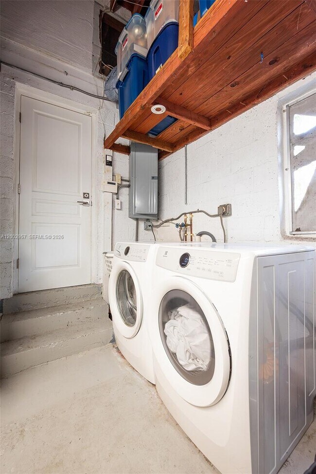 Building Photo - 6134 SW 28th St