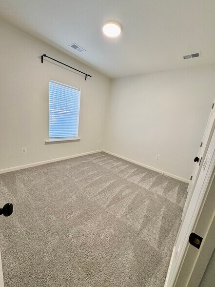 Building Photo - 154 Boxelder Dr