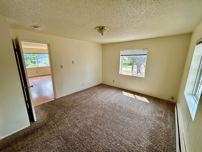 Building Photo - Freshly painted large home near Everett Mall AVAILABLE NOW