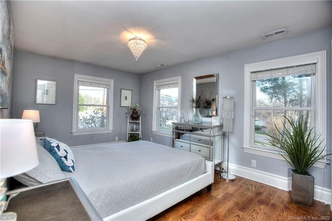 Building Photo - 1939 Bronson Rd