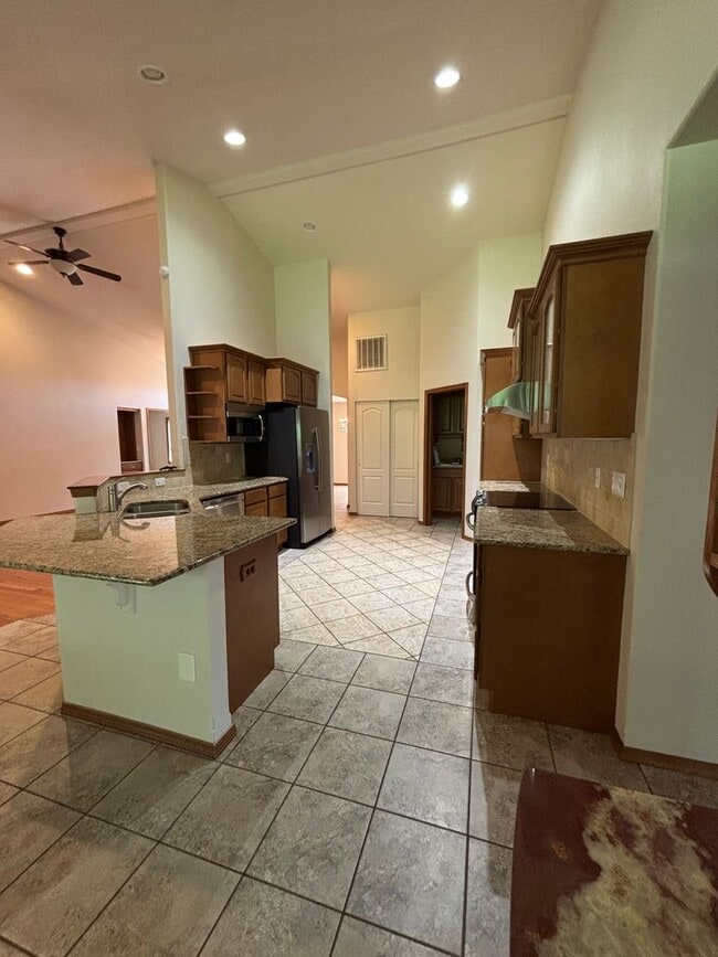 Building Photo - Super Attractive Home in Pelican Point!!
