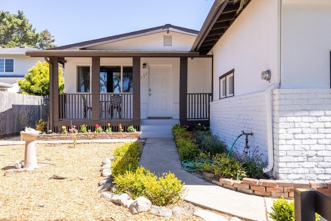 Building Photo - 1571 David Ave