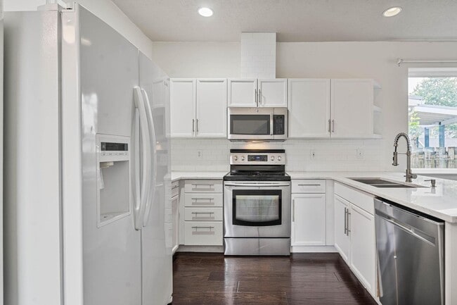 Building Photo - 10106 N Calhoun Ave