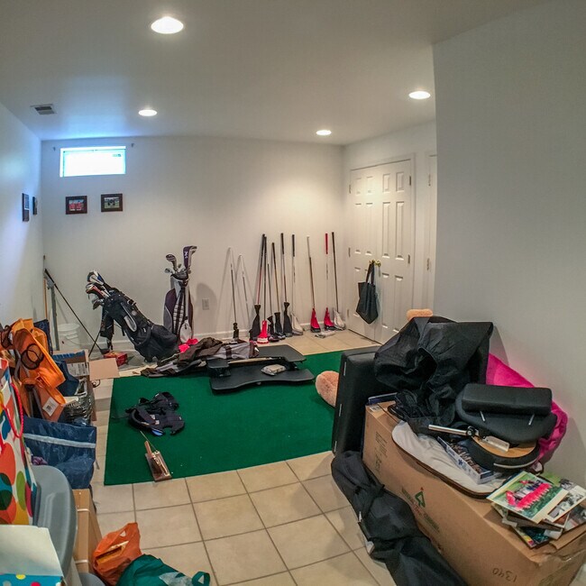 Building Photo - Large 4BR plus office, 3.5 BA,  2-car garage