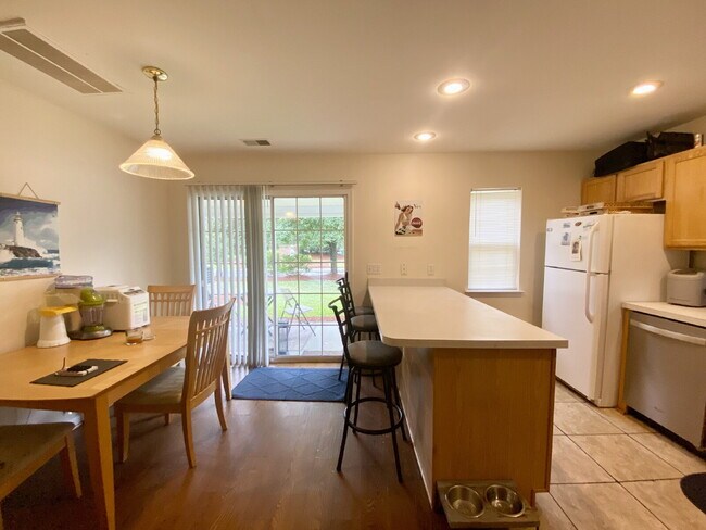 Building Photo - Spacious Townhome located in The Townes at...
