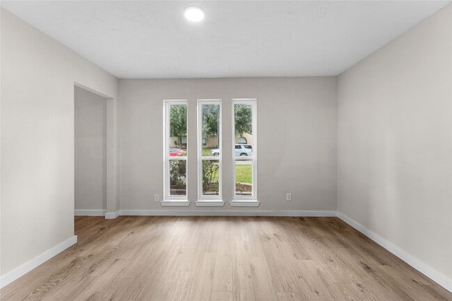Building Photo - 28814 Enchanted Dr