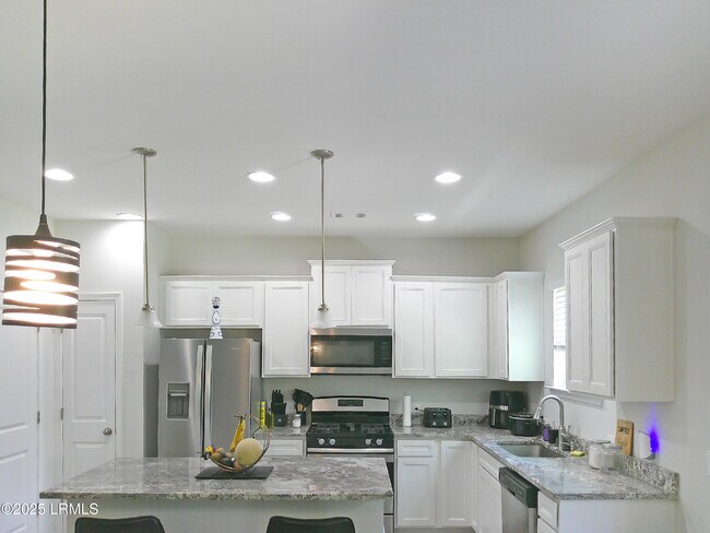 Building Photo - 62 Keowee Ln