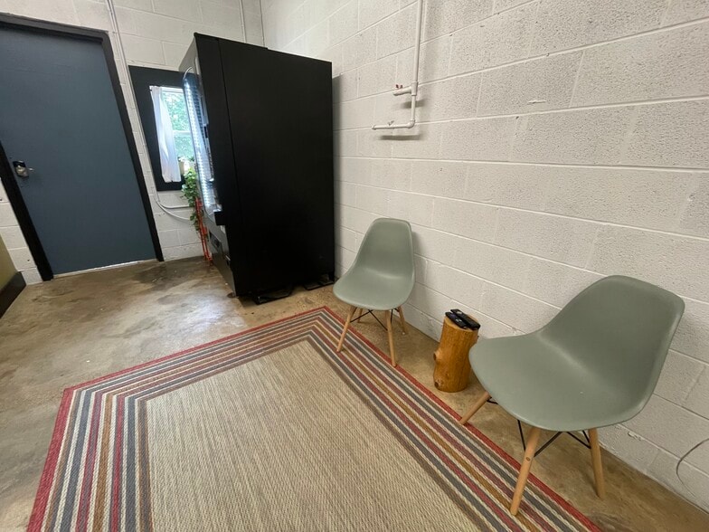 Laundry room - 475 S Hickory St