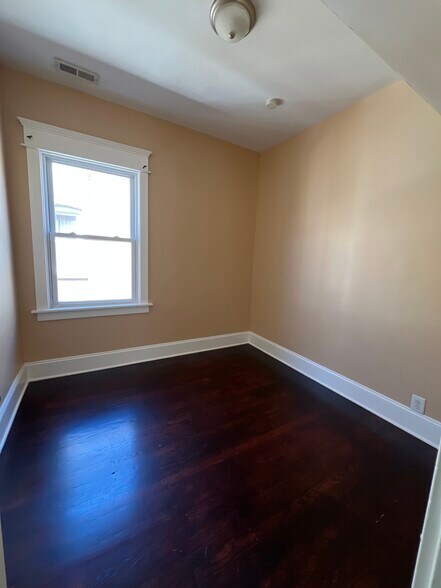 Building Photo - 1828 S 58th Ave