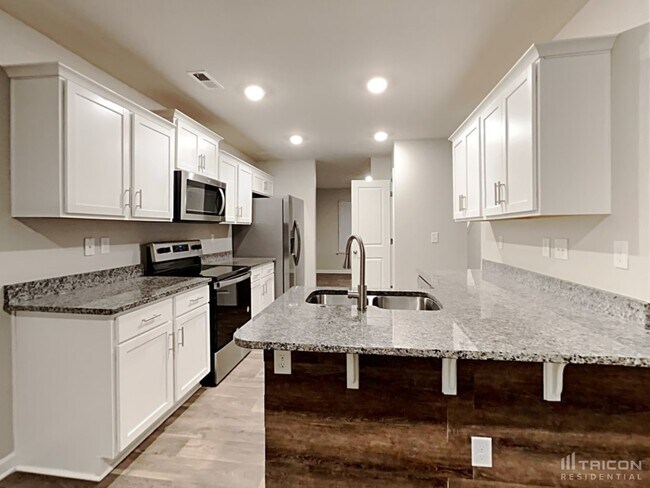 Building Photo - 533 Elmwood Pond Ct